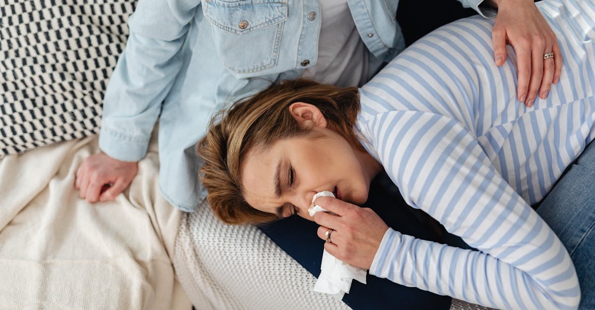 découvrez tout sur les causes, remèdes et conseils pratiques concernant l'éternuement. apprenez pourquoi nous éternuons et comment soulager ce réflexe naturel facilement.