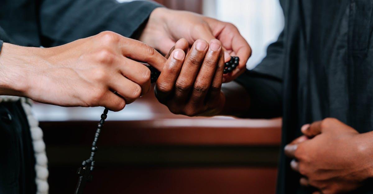 découvrez la signification spirituelle profonde des événements, des symboles et des expériences de la vie. explorez les interprétations, les messages cachés et l'influence de la spiritualité sur votre chemin personnel.