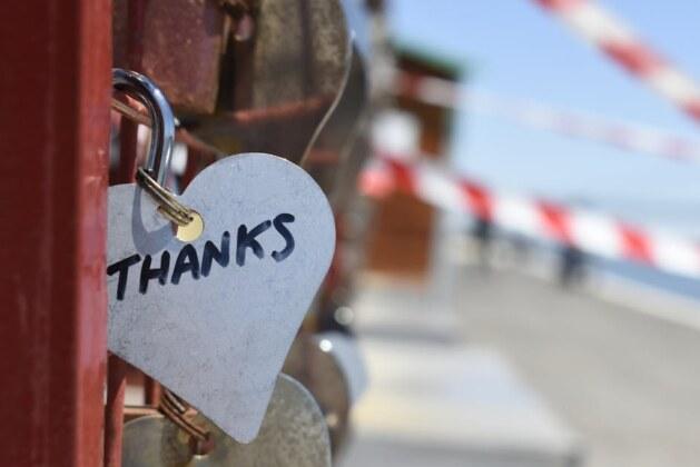 Doit-on dire merci de ou merci pour ? Les différences expliquées