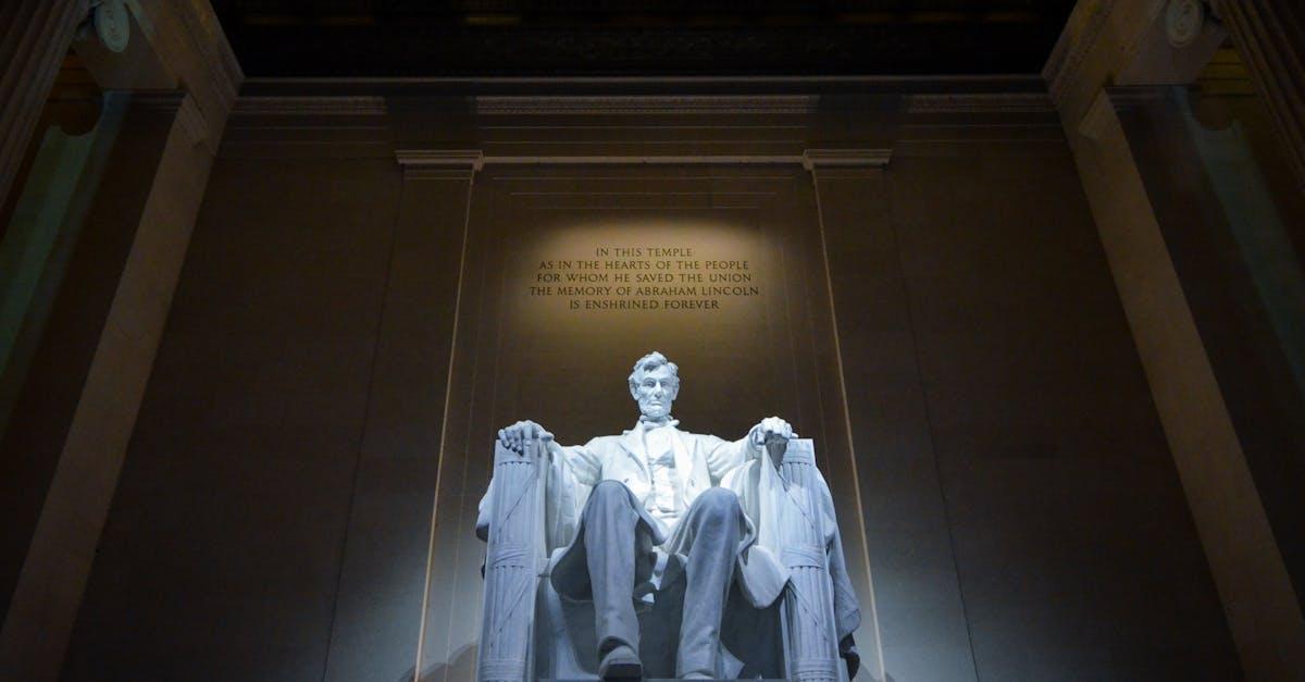 découvrez l'histoire fascinante d'abraham lincoln, le 16e président des états-unis, avant sa carrière politique, lorsqu'il était aussi lutteur talentueux.