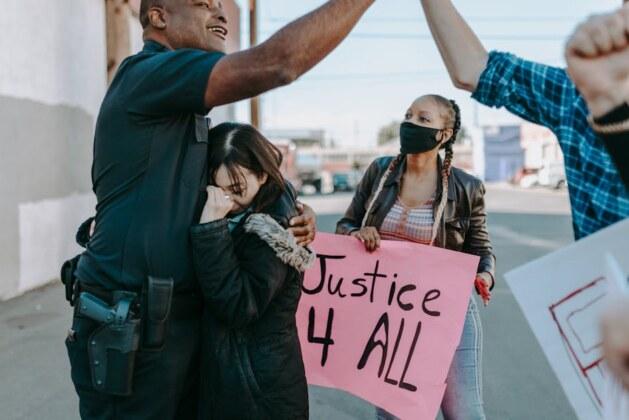 Que signifie réellement le slogan ACAB ?