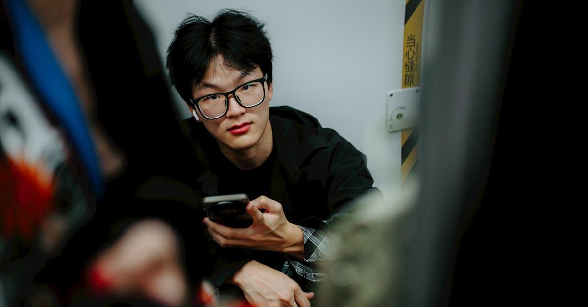 découvrez tout sur le frelon asiatique : identification, dangers, prévention et méthodes de lutte pour protéger votre environnement.