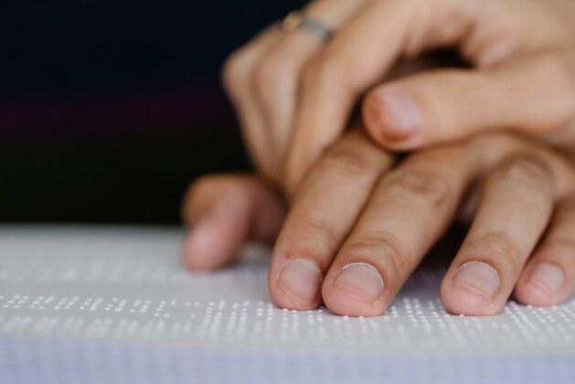 Les aveugles perçoivent-ils vraiment le noir ?