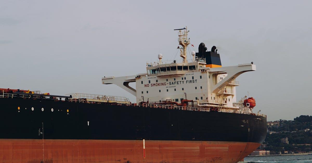 découvrez le concept de la flottabilité, son fonctionnement et ses applications dans la vie quotidienne et la science.