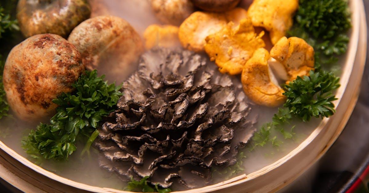 découvrez tout sur la chanterelle, un champignon délicieux apprécié pour sa saveur unique et ses bienfaits culinaires. conseils de cueillette et recettes savoureuses inclus.