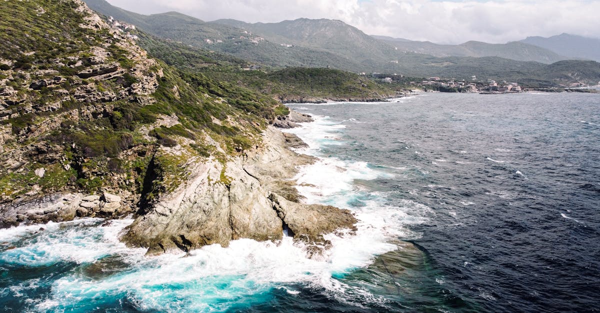 découvrez la beauté sauvage de la corse, ses plages paradisiaques, ses montagnes majestueuses et sa culture unique. parfait pour des vacances inoubliables en méditerranée.