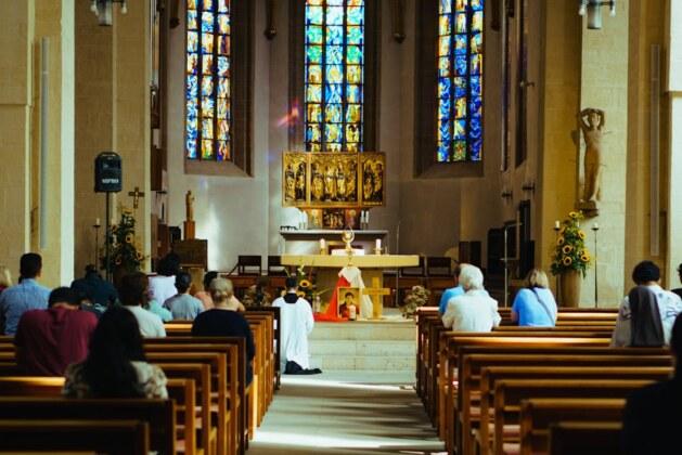 Quelle distinction il y a-t-il entre catholiques et protestants ?