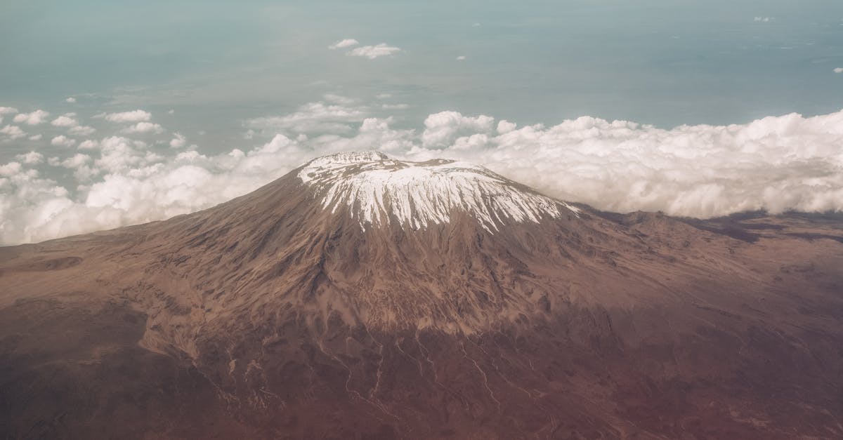 découvrez tout sur les volcans endormis : définition, caractéristiques et comment ils diffèrent des volcans actifs et éteints.