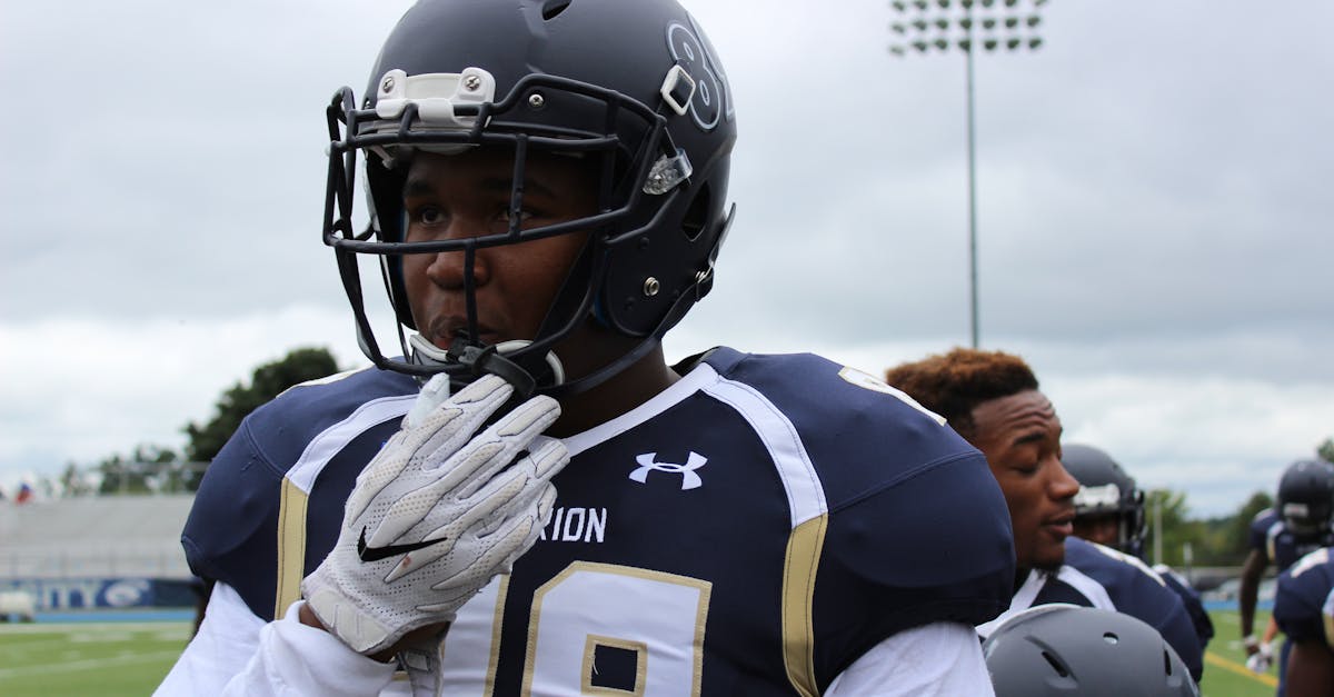 découvrez la signification des numéros de maillots de football et leur importance sur le terrain. tout savoir sur les numéros emblématiques des joueurs.