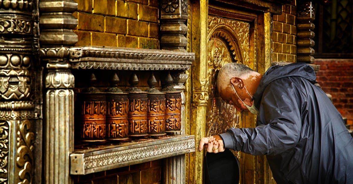 découvrez les différences et similitudes entre l'hindouisme et le bouddhisme, deux grandes religions originaires de l'inde, à travers leurs croyances, pratiques et philosophies.