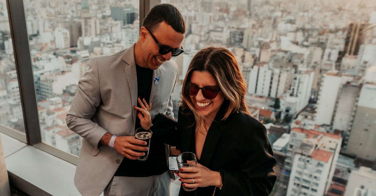 découvrez l'évolution humaine, depuis nos ancêtres préhistoriques jusqu'à l'homo sapiens moderne, en explorant les découvertes scientifiques majeures et les étapes clés de notre développement biologique et culturel.