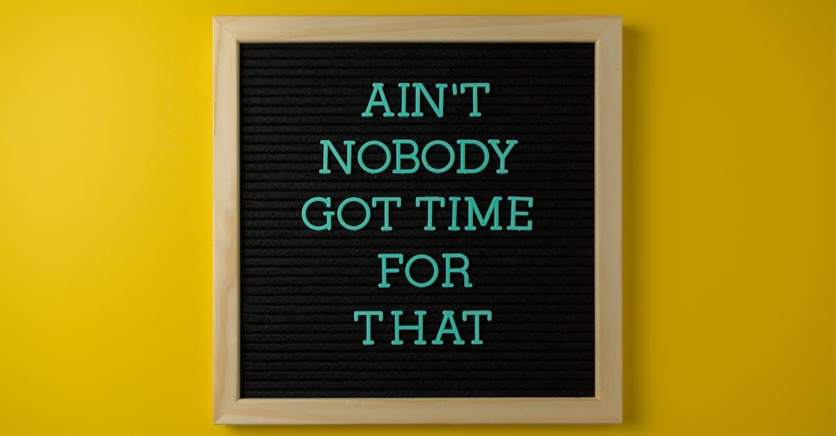 découvrez l'origine fascinante des expressions idiomatiques courantes et leur histoire unique.