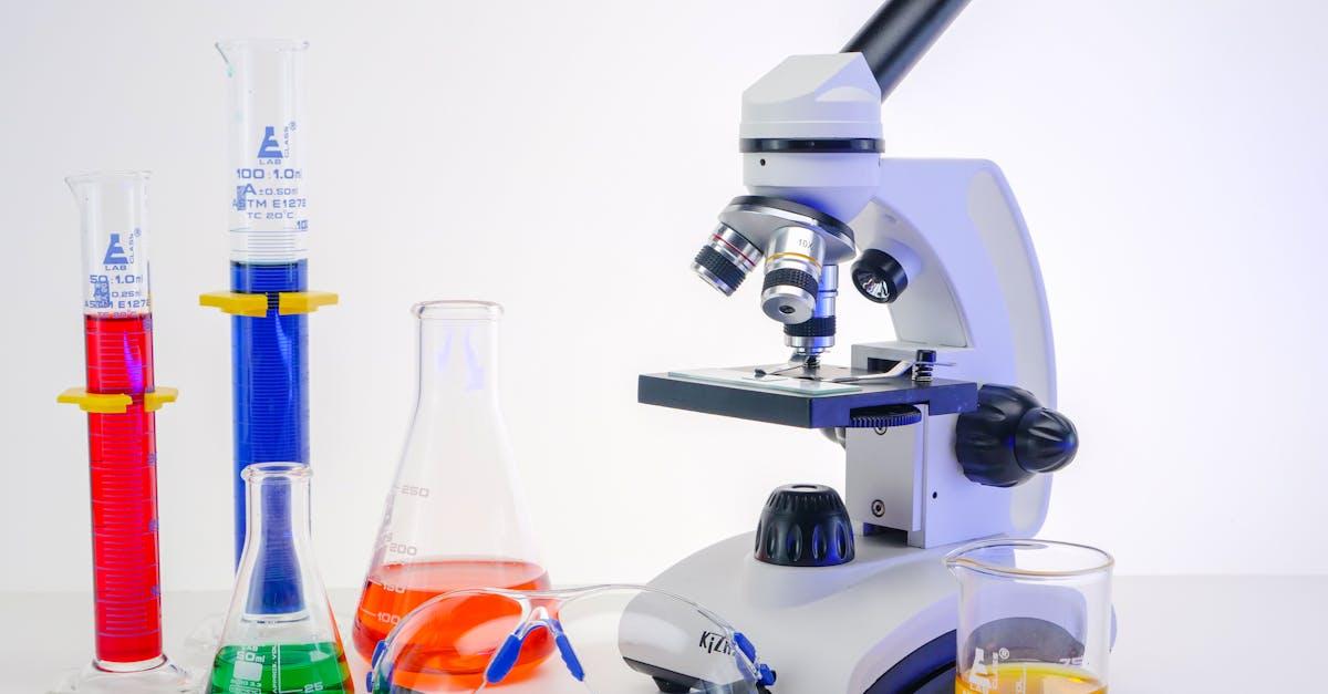 découvrez les liquides immiscibles : définition, exemples et applications des liquides qui ne se mélangent pas entre eux.