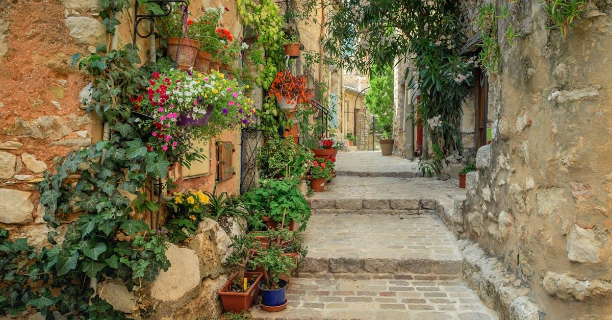 découvrez la liste des personnes les plus recherchées par interpol en france. restez informé des criminels recherchés à l'échelle internationale.