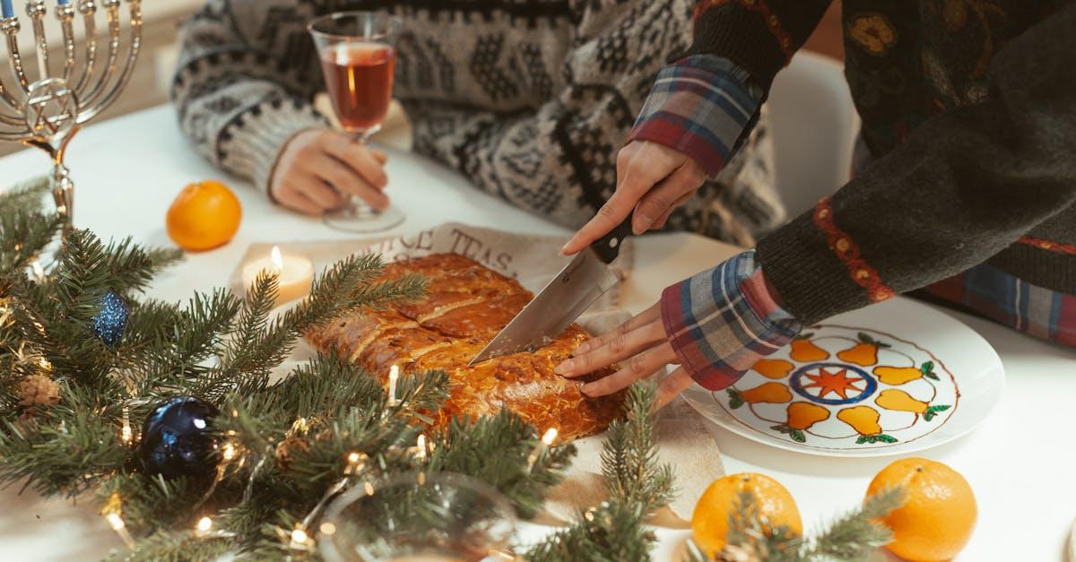 découvrez comment les communautés juives célèbrent les fêtes de noël avec des traditions uniques et des activités culturelles spéciales.