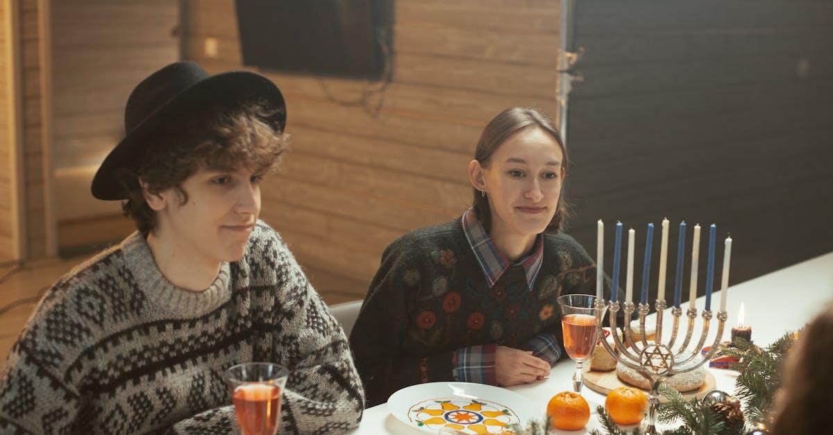 découvrez comment la communauté juive célèbre les fêtes de noël avec des traditions uniques et des activités spéciales, alliant culture et convivialité.