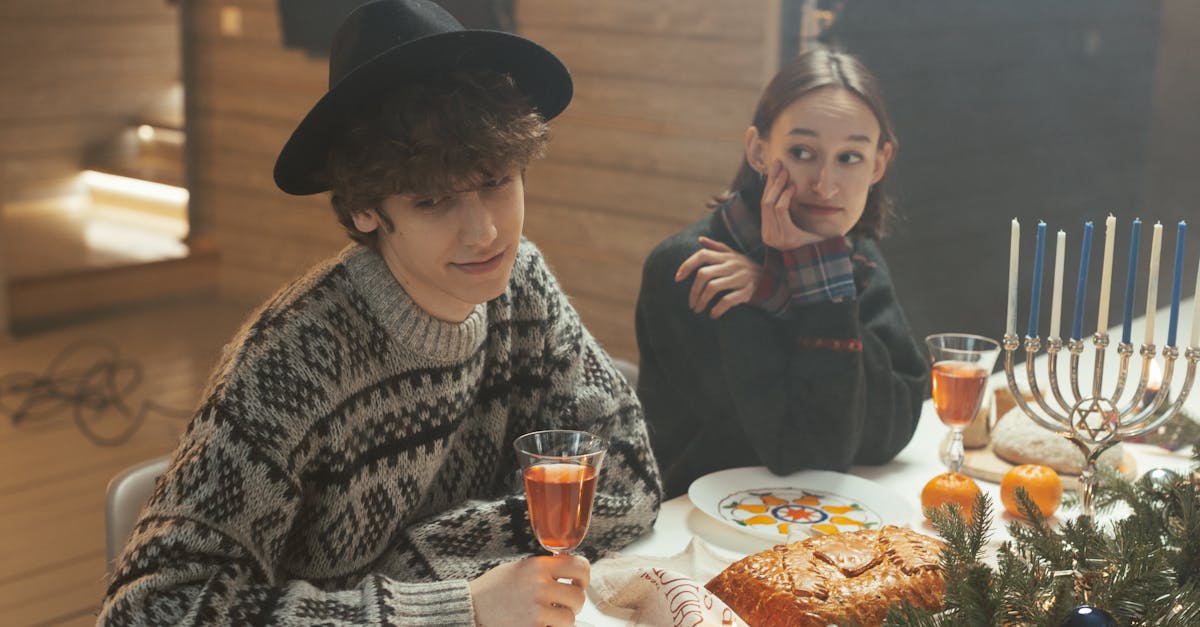 découvrez comment la communauté juive célèbre noël avec des traditions uniques et un esprit de partage pendant les fêtes.