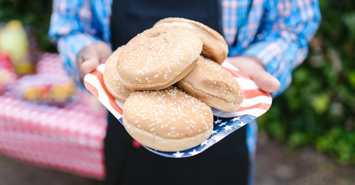 découvrez l'histoire et l'importance de la fête du travail, une célébration dédiée aux réalisations des travailleurs et à la défense de leurs droits.