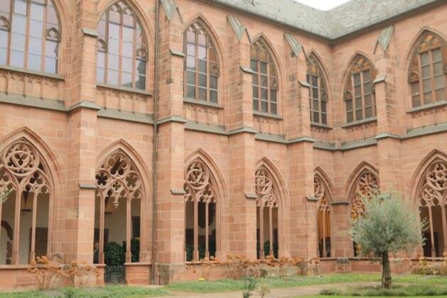 Quelle est la plus grande cathédrale du monde ? Découvrez ses secrets !