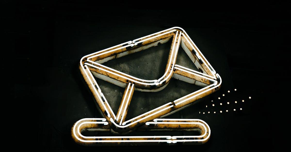 découvrez l'analyse de la fréquence des lettres et comment elle est utilisée en cryptographie, linguistique et traitement du langage naturel.