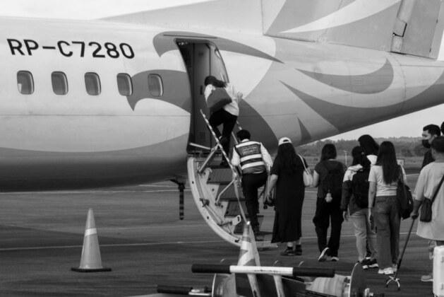 Cet été, une ville européenne interdit les valises à roulettes