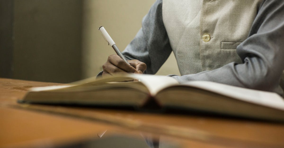 découvrez tout ce qu'il faut savoir sur les mamelons masculins : anatomie, fonctions et soins essentiels pour une bonne santé.