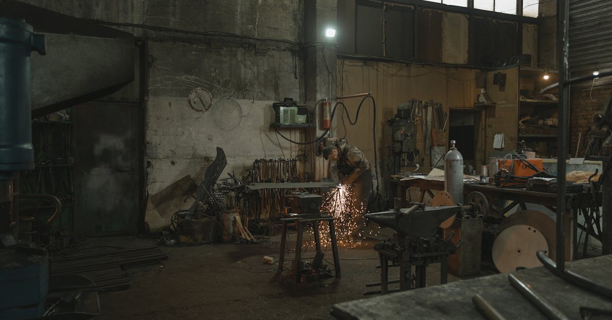 découvrez l'histoire captivante de l'homme au masque de fer, un mystère historique mêlant aventure, intrigue et secrets royaux.