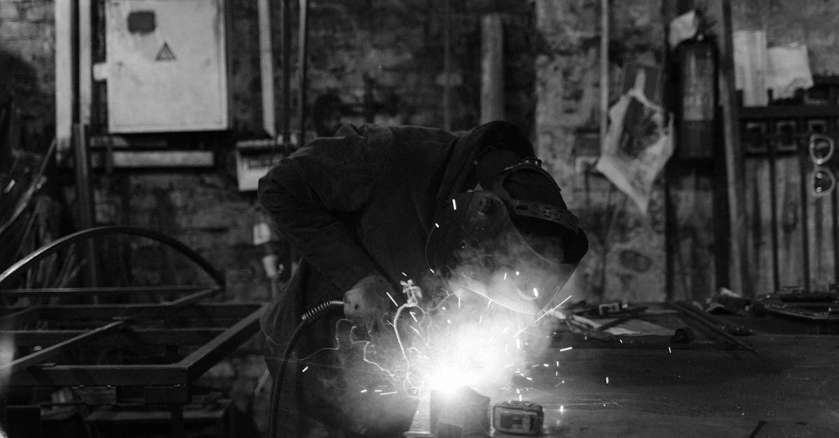 découvrez l'histoire captivante de 'l'homme au masque de fer', un récit mystérieux mêlant intrigue, aventure et secrets royaux dans la france du xviie siècle.