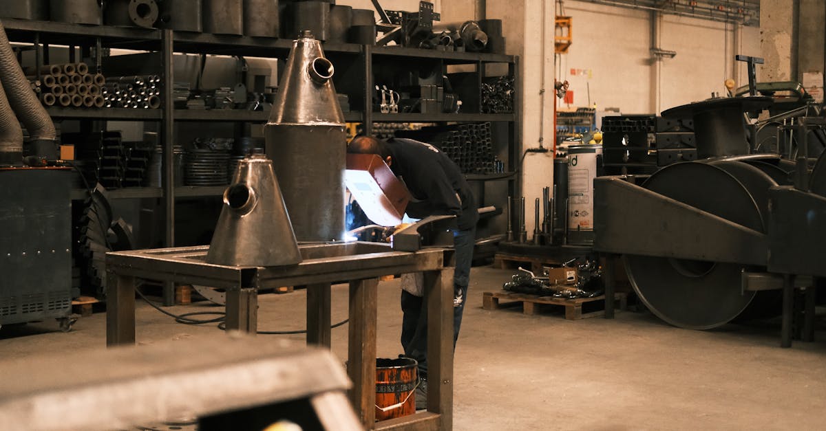 découvrez l'aventure captivante de 'l'homme au masque de fer', un récit mystérieux mêlant intrigues royales et secrets enfouis dans l'ombre.