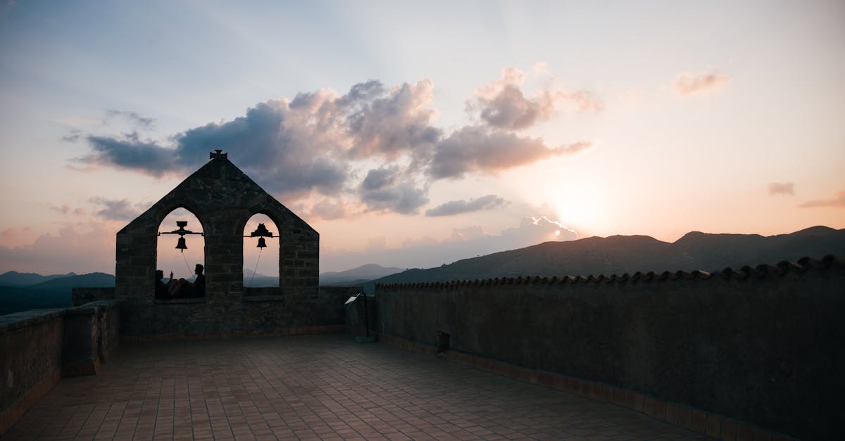 découvrez les célèbres cloches de notre-dame, symbole historique et culturel emblématique de paris, aux sonorités uniques et chargées d'histoire.