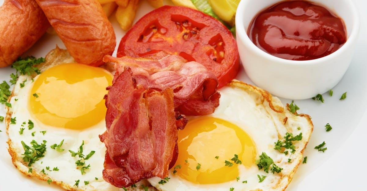 découvrez l'histoire et les implications de l'interdiction de la consommation de porc dans différentes cultures et religions à travers le monde.