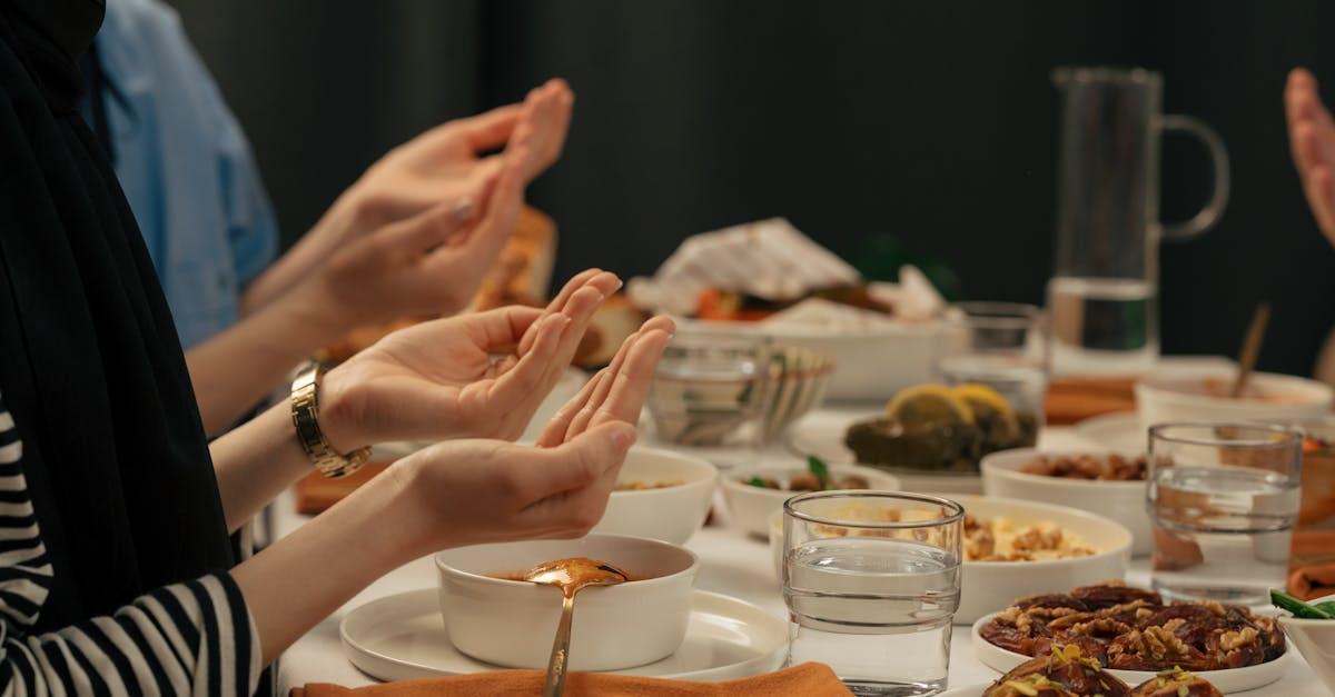 découvrez comment déterminer avec précision la date de fin du ramadan grâce à des méthodes traditionnelles et astronomiques.