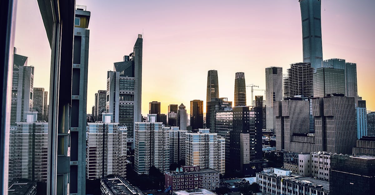 découvrez l'univers fascinant des gratte-ciel : architectures impressionnantes, innovations modernes et panoramas urbains à couper le souffle.