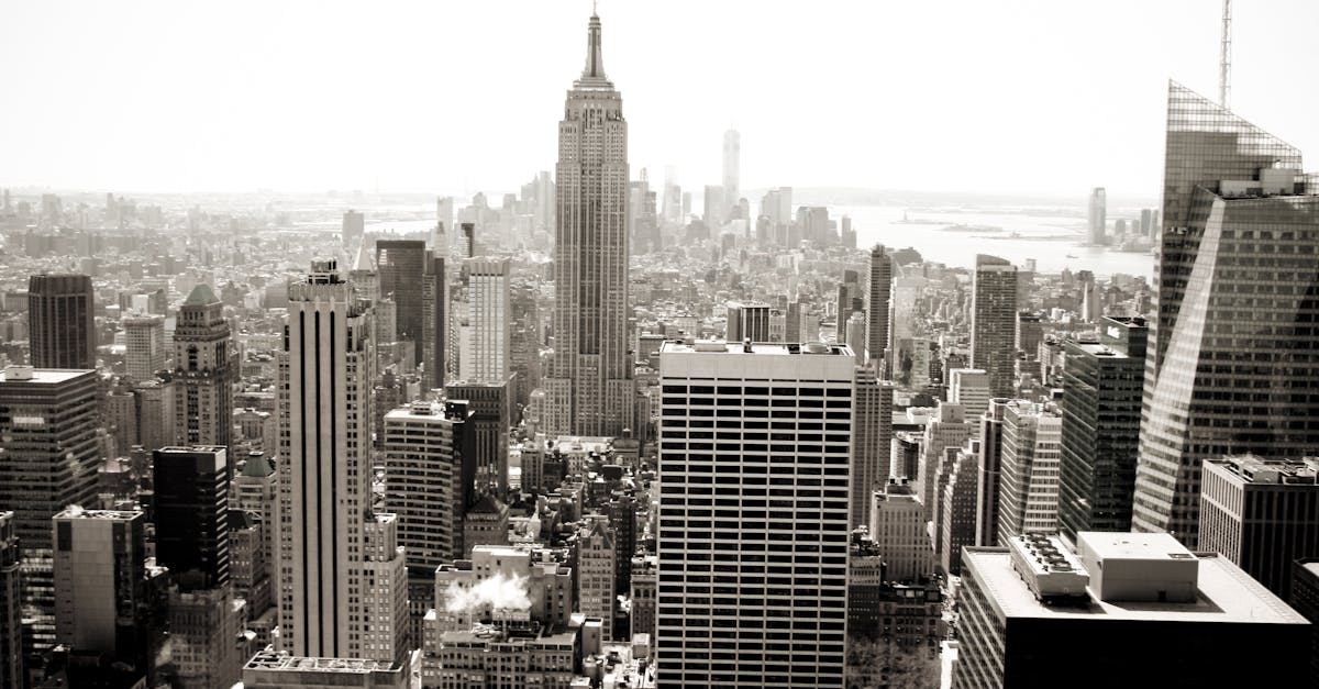 découvrez l'univers impressionnant des gratte-ciel : architectures emblématiques, innovations modernes et panoramas urbains spectaculaires.