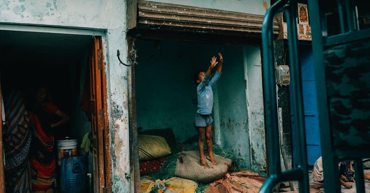 découvrez les joies et les défis d'accueillir un troisième enfant dans la famille, avec des conseils pratiques et des expériences partagées.