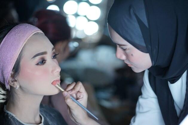 Comment traiter efficacement un bouton blanc dans l’œil ?