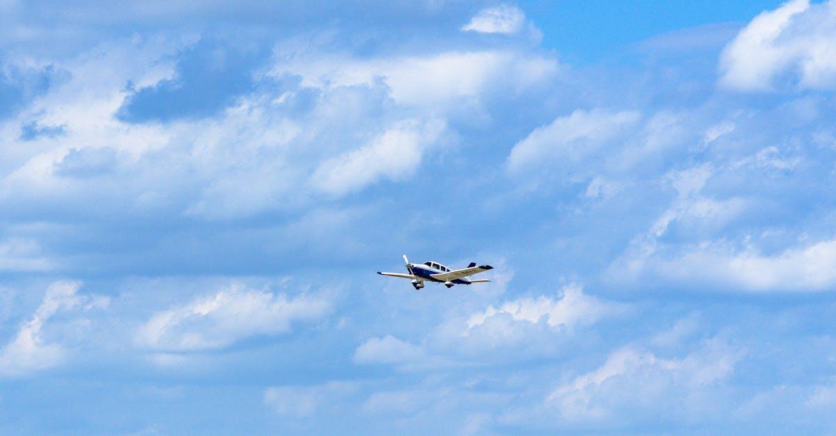 découvrez tout sur la bosse d’avion : définition, fonctions et importance dans la conception des avions modernes.