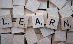 Est-il correct d’utiliser l’expression ‘au jour d’aujourd’hui’ ?