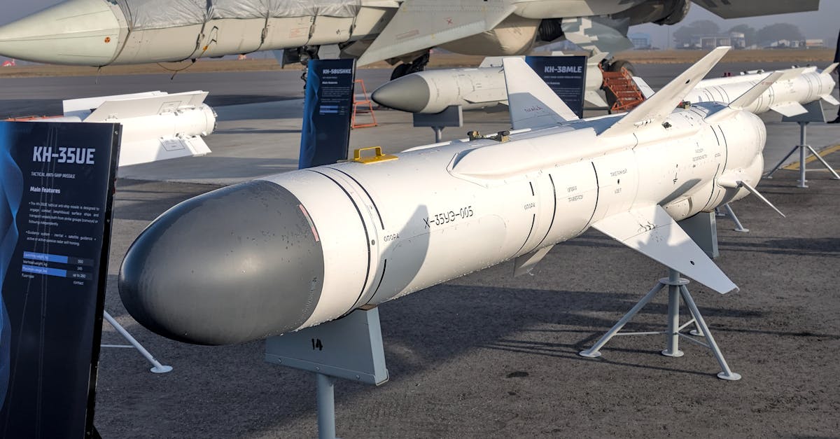 découvrez le missile le plus rapide au monde, alliant vitesse fulgurante et précision exceptionnelle pour des missions militaires avancées.
