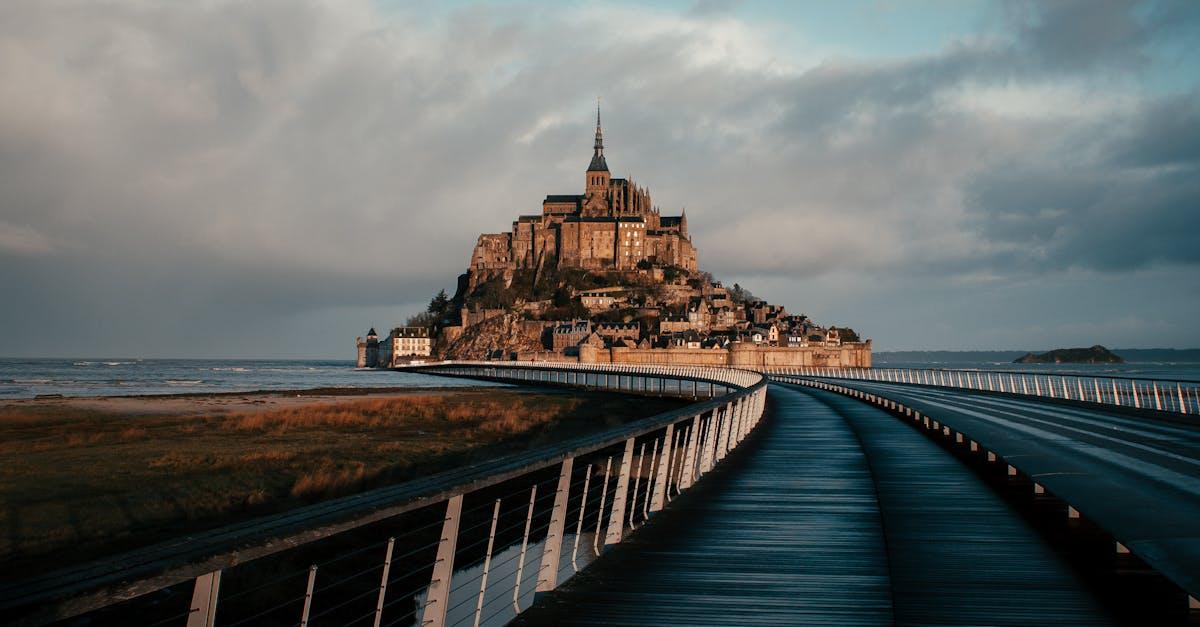 découvrez l'histoire fascinante de la france, de la gaule antique à la révolution française et au-delà, à travers des événements clés, des personnages célèbres et des périodes marquantes.