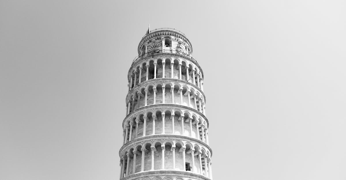 découvrez la célèbre tour penchée de pise, un chef-d'œuvre architectural et une attraction touristique emblématique en italie.