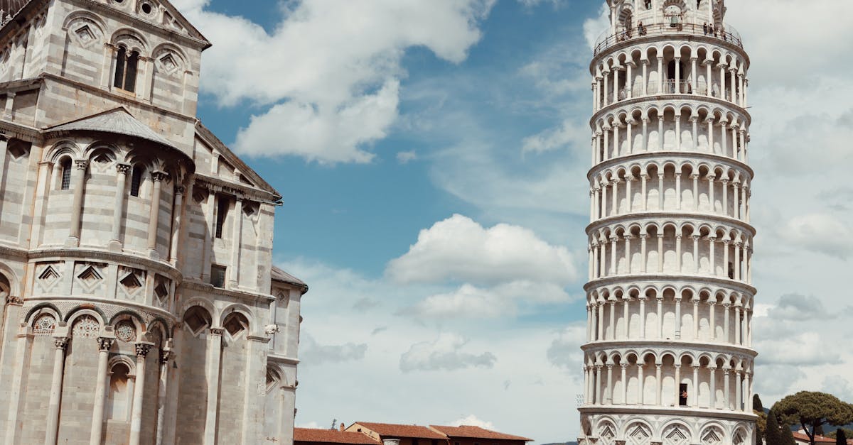 découvrez la célèbre tour penchée de pise, un joyau architectural italien connu pour son inclinaison unique et son histoire fascinante.