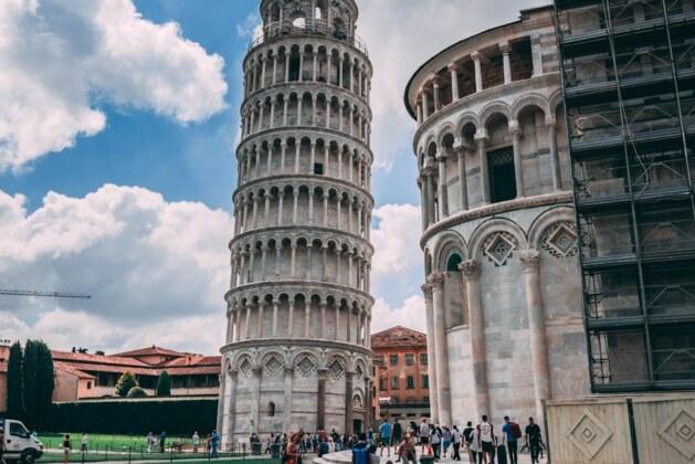 Pourquoi la tour de Pise est-elle inclinée ?