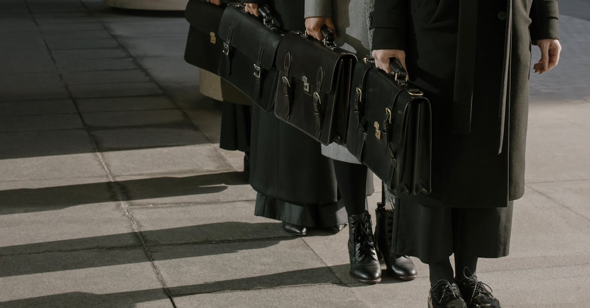 découvrez 'malcolm in the middle', la série comique culte qui suit les aventures hilarantes d'un adolescent surdoué et de sa famille chaotique.