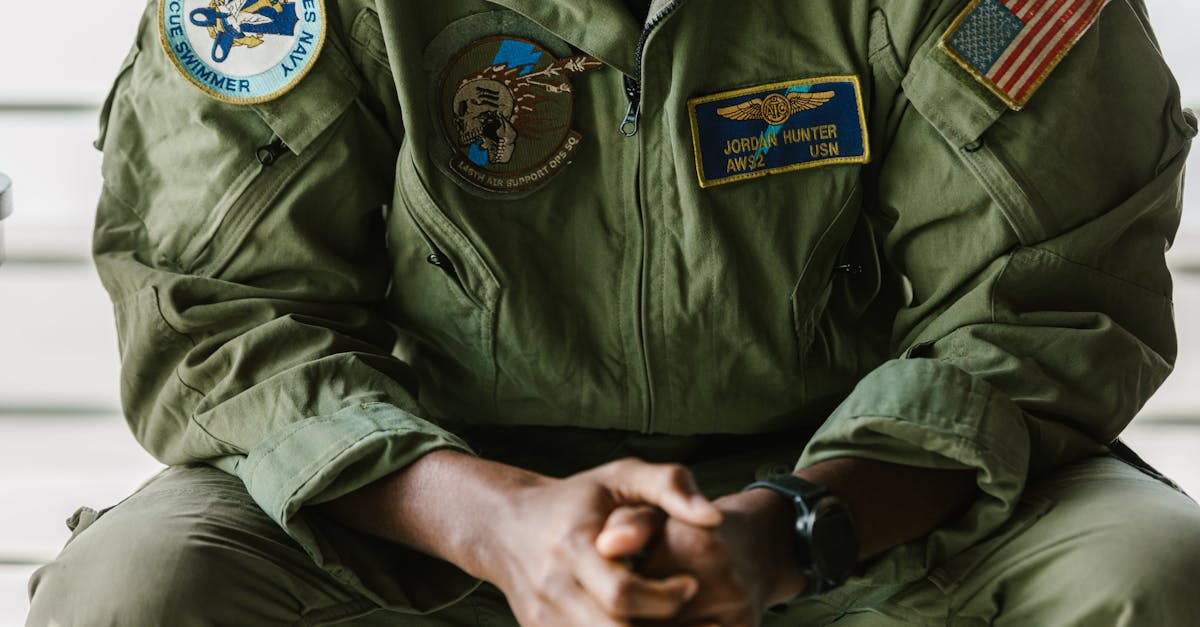 découvrez les différents grades militaires, leur signification et leur hiérarchie dans les forces armées.