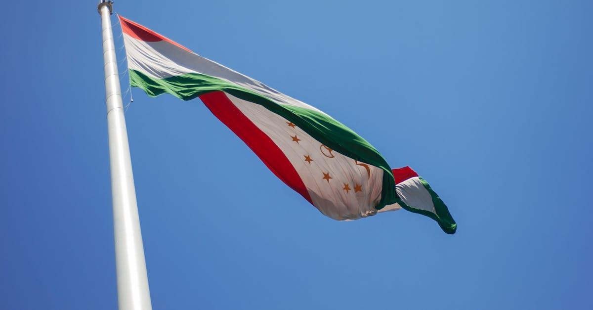 découvrez le drapeau lunaire, un symbole iconique de l'exploration spatiale et des missions sur la lune.