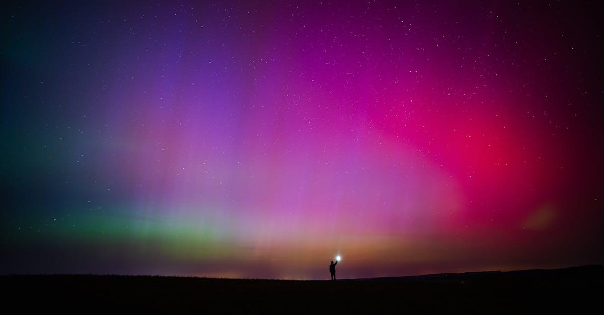 découvrez les théories fascinantes sur l'origine de l'univers, de la création du big bang à l'évolution cosmique, expliquées de manière simple et accessible.