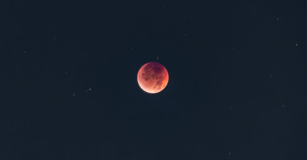 découvrez les origines de l'univers, des théories scientifiques aux mystères cosmiques, et comprenez comment notre cosmos a pris naissance.