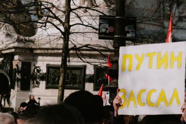 Combien de partis politiques existent actuellement en France ?